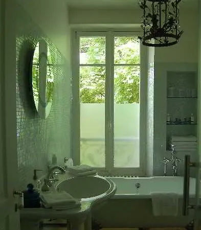 Maison Stella Cadente, Artistique Et Jardin A Bed & Breakfast Provins
