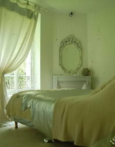 Frühstückspension Maison Stella Cadente, Maison D'Hotes Artistique Et Jardin A Provins 3*